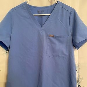 FIGS SCRUB TOP SIZE MEDIUM